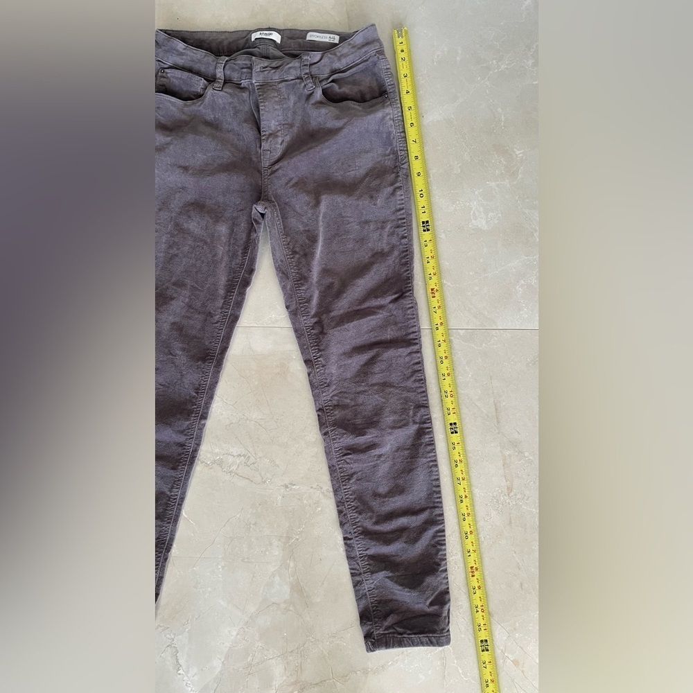 KENSIE Women’s Jeans Size Photos Grey Zip Fly Closure Straight Velvet Mid Rise - Picture 3 of 7
